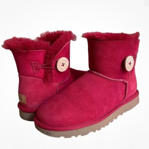 UGG Mini Bailey Button Shearling Short Boots Fur  Red Leather 8 Winter Cozy Warm - Picture 1 of 14